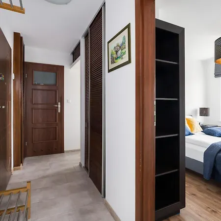 Dabrowskiego By Renters Apartment