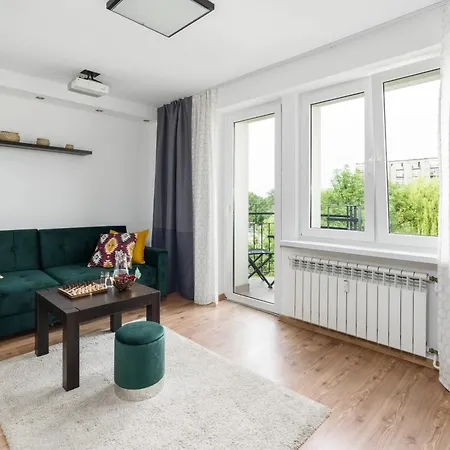 Dabrowskiego By Renters Apartment *