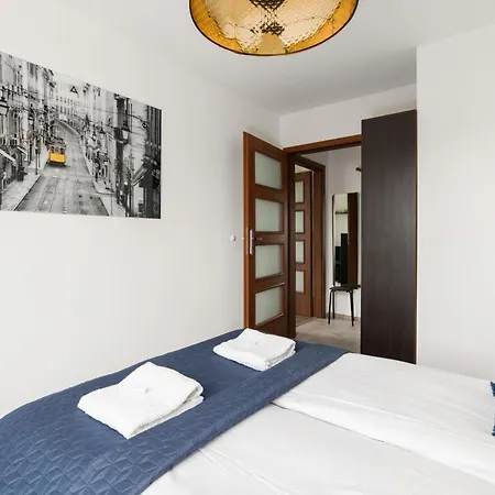 Dabrowskiego By Renters Apartment